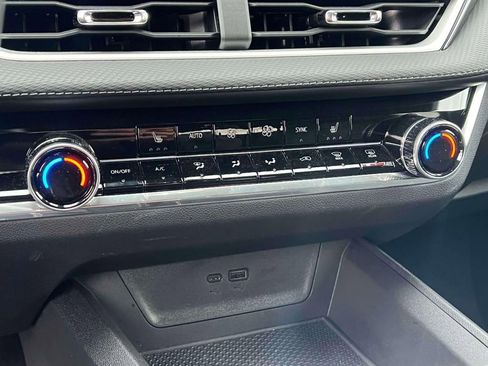 Used 2025 Chevrolet Equinox LT w/ Convenience Package II image 29