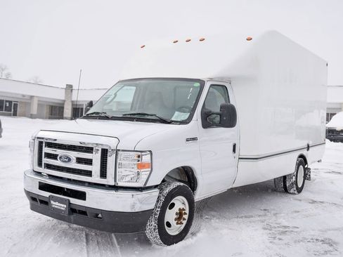 Used 2024 Ford E-450 and Econoline 450 Super Duty w/ Power Windows & Locks Group RWD image 5