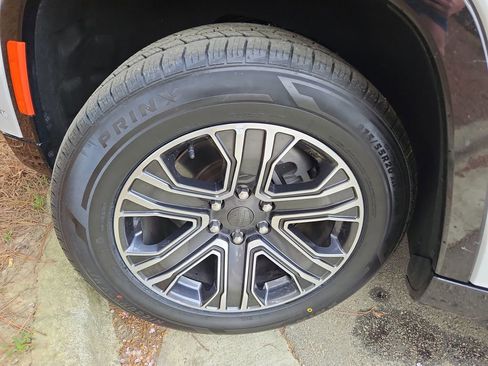 Used 2024 Jeep Wagoneer L Series II image 39