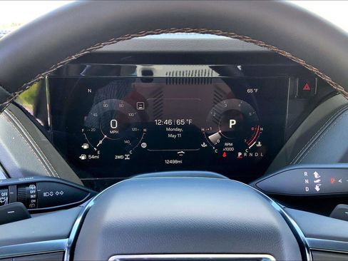 Used 2025 GMC Yukon XL AT4 w/ AT4 Premium Package AWD/4WD image 19