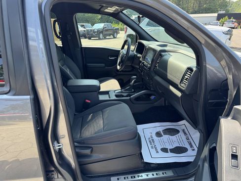Used 2023 Nissan Frontier SV w/ Midnight Edition Package AWD/4WD image 15