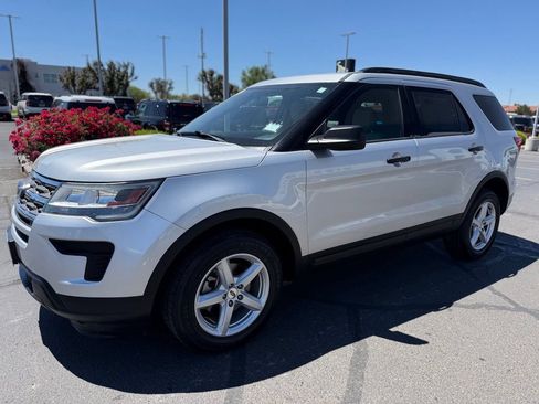 Used 2018 Ford Explorer 4WD image 3