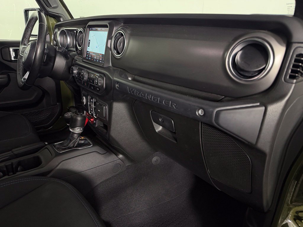 Used 2023 Jeep Wrangler Unlimited Rubicon 4xe w/ Cold Weather Group AWD/4WD image 14