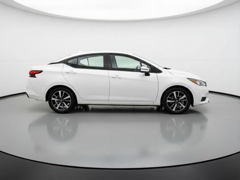 Used 2025 Nissan Versa SV image 11