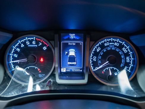 Used 2020 Toyota Tacoma TRD Sport w/ Technology Package AWD/4WD image 44