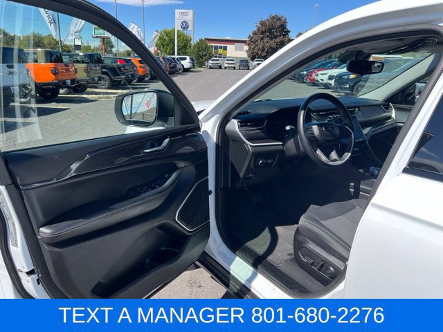 Used 2022 Jeep Grand Cherokee L Laredo w/ Luxury Tech Group I AWD/4WD image 13