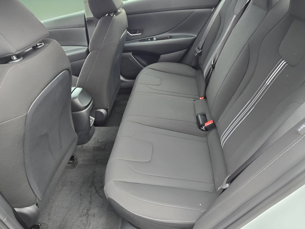 Used 2026 Hyundai Elantra Hybrid FWD image 15