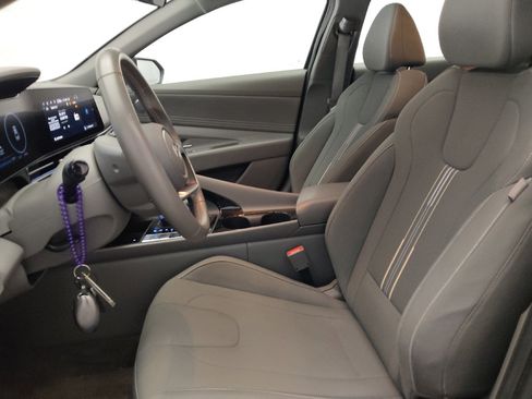 Used 2025 Hyundai Elantra SEL image 17