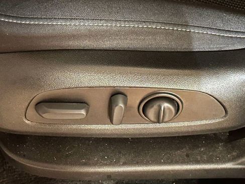 Used 2023 Chevrolet Traverse LT image 14