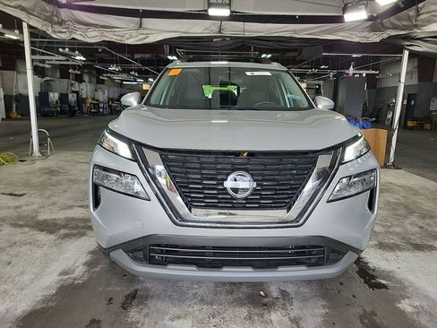 Used 2023 Nissan Rogue SV w/ SV Premium B Package FWD image 2
