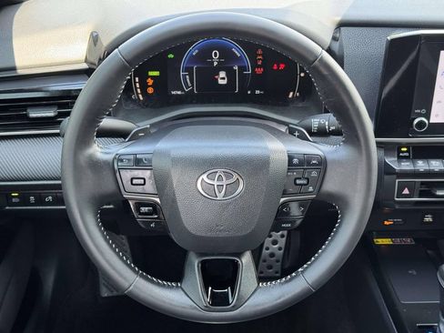 Used 2025 Toyota Camry SE FWD image 11
