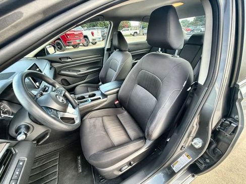 Used 2025 Nissan Altima 2.5 SV FWD image 18