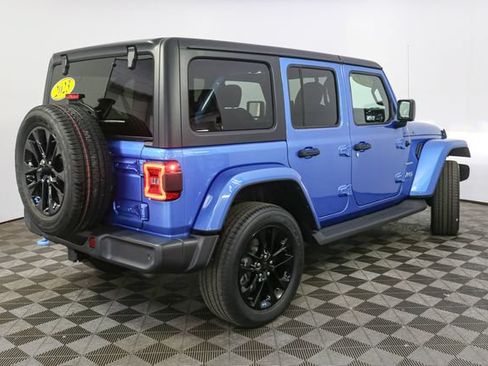 Used 2023 Jeep Wrangler Unlimited Sahara w/ Cold Weather Group AWD/4WD image 13