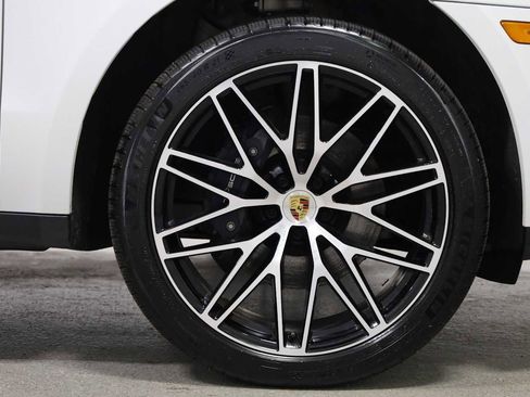 Certified 2026 Porsche Macan AWD/4WD image 12