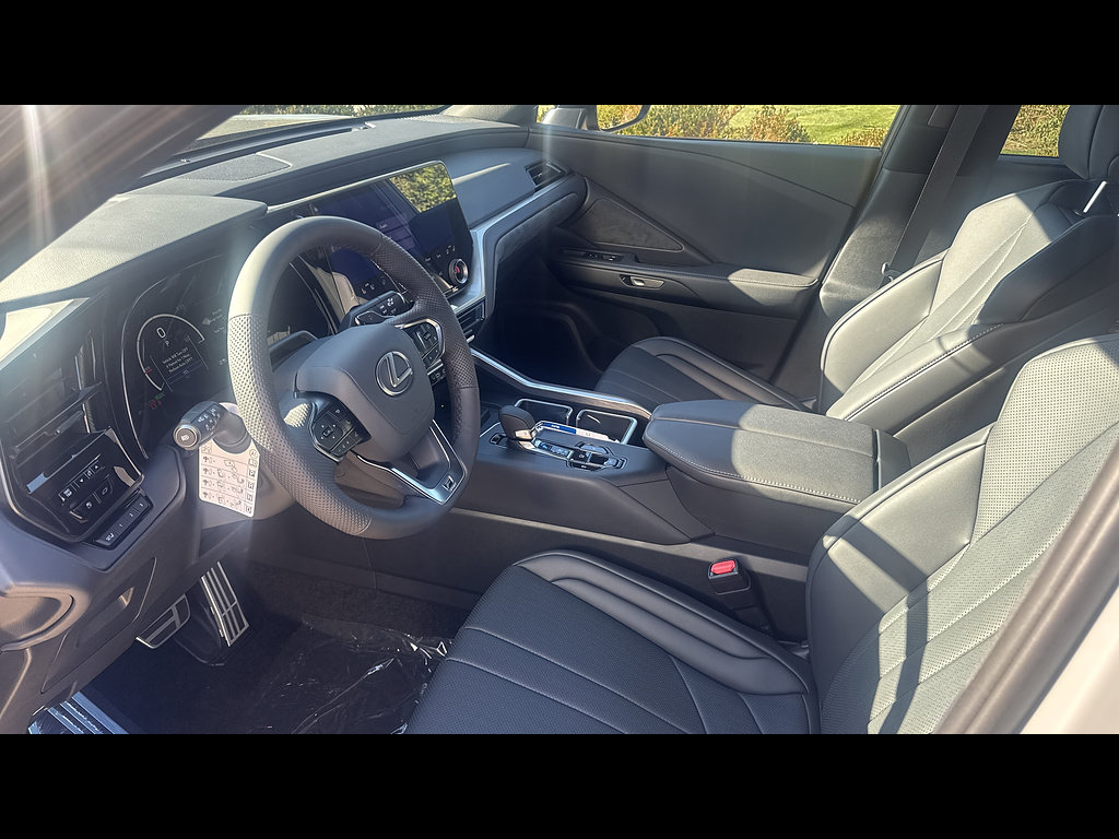 New 2026 Lexus TX 500h AWD w/ Technology Package image 9