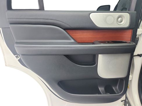 Used 2021 Lincoln Navigator Reserve image 25