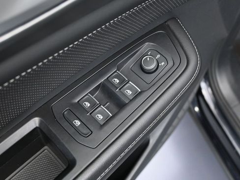 Used 2024 Volkswagen Atlas Cross Sport SE image 19