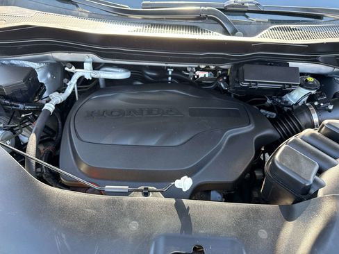 Used 2021 Honda Pilot Touring image 9