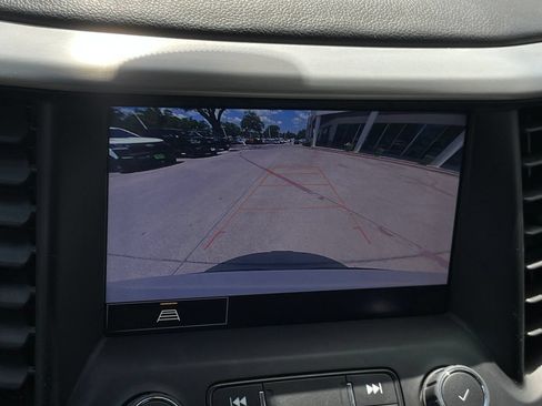 Used 2023 GMC Acadia SLT FWD image 18
