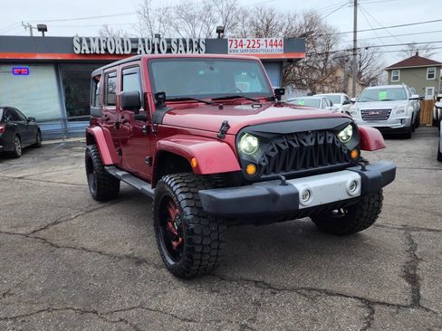 Used 2012 Jeep Wrangler Unlimited Sahara w/ Dual Top Group image 8