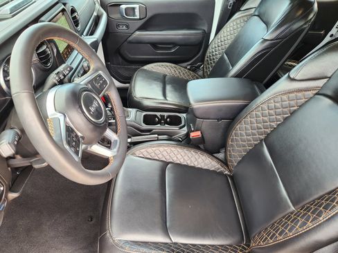 Used 2023 Jeep Wrangler Unlimited Sahara AWD/4WD image 22