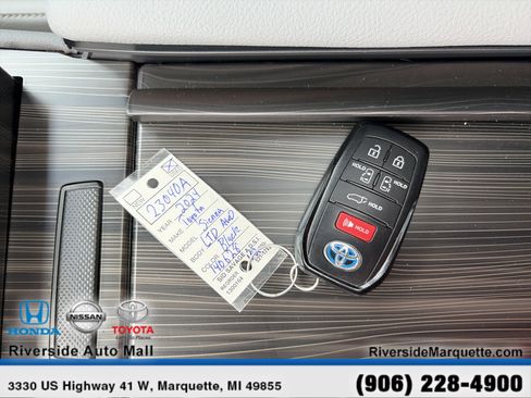 Used 2024 Toyota Sienna Limited AWD/4WD image 29