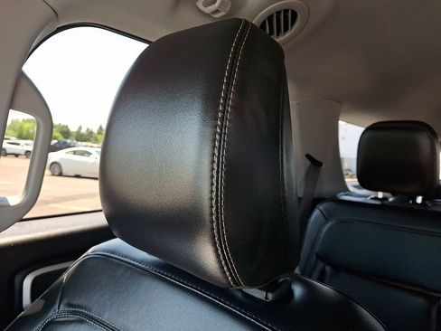 Used 2021 Ford Explorer XLT w/ Equipment Group 202A AWD/4WD image 18