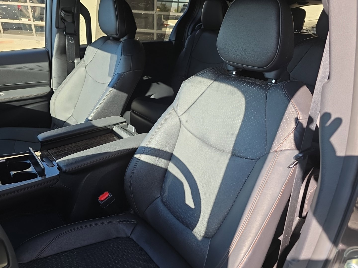 Used 2025 Toyota Sienna Limited AWD/4WD image 7