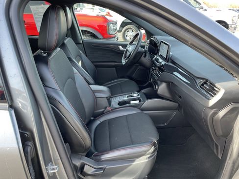 Used 2025 Ford Escape ST-Line w/ Equipment Group 301A image 33