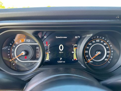 Certified 2026 Jeep Wrangler Unlimited Rubicon AWD/4WD image 28