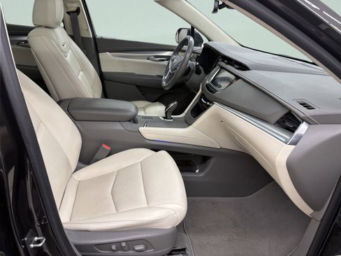 Used 2018 Cadillac XT5 Luxury w/ Driver Awareness Package image 23