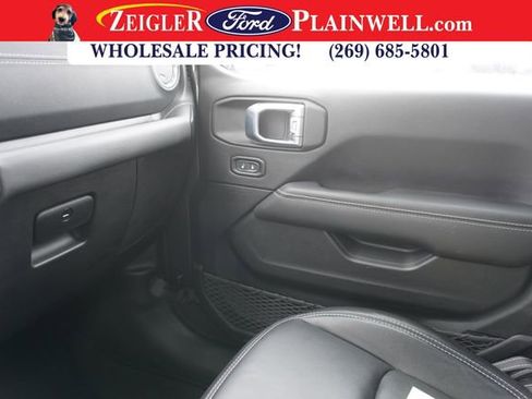 Used 2023 Jeep Wrangler Unlimited Sahara w/ Cold Weather Group image 29