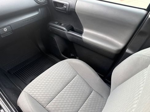 Used 2022 Toyota Tacoma SR w/ SR Convenience Package image 14