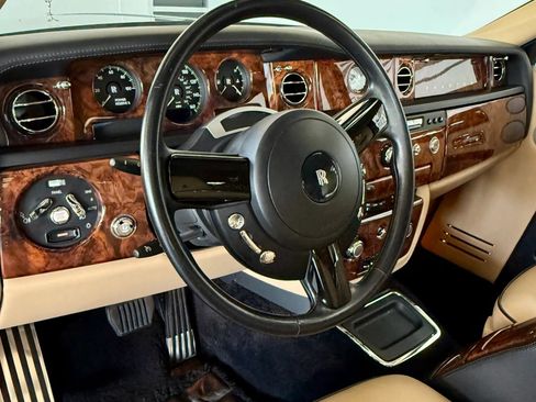 Used 2015 Rolls-Royce Phantom Sedan RWD image 12