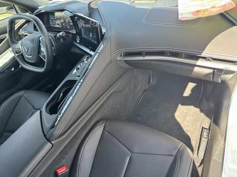 Used 2025 Chevrolet Corvette Stingray Coupe w/ 1LT RWD image 26