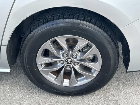 Used 2024 Toyota Sienna LE FWD image 17