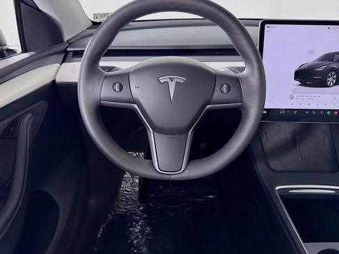 Used 2024 Tesla Model Y Long Range image 4