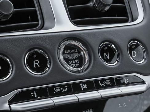 Used 2020 Aston Martin DB11 Coupe image 18