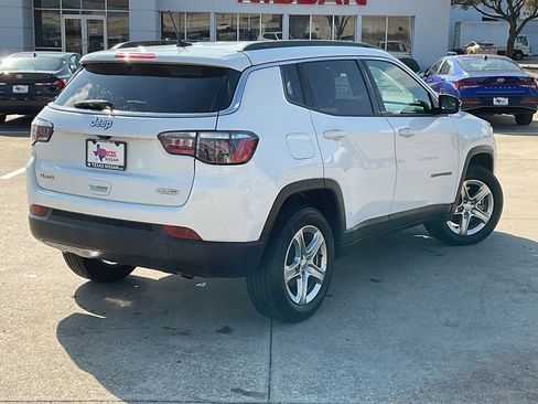 Used 2023 Jeep Compass Latitude image 5