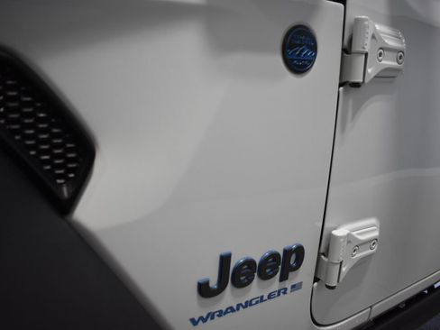 Used 2024 Jeep Wrangler Unlimited AWD/4WD image 42