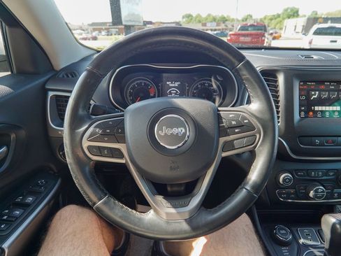 Used 2019 Jeep Cherokee Latitude Plus w/ Comfort/Convenience Group AWD/4WD image 22
