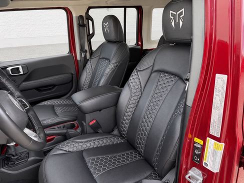 Used 2022 Jeep Wrangler Unlimited Sahara w/ Cold Weather Group AWD/4WD image 2