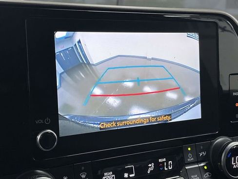 Used 2023 Toyota Highlander XLE AWD/4WD image 33