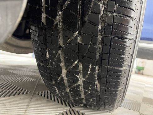 Used 2021 Ford Explorer XLT image 13