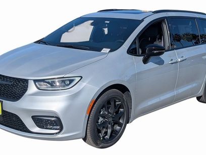 New 2026 Chrysler Pacifica Limited
