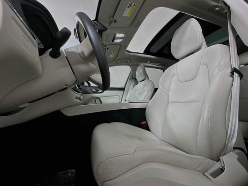 Used 2023 Volvo XC60 B5 Plus w/ Protection Package Premier FWD image 19