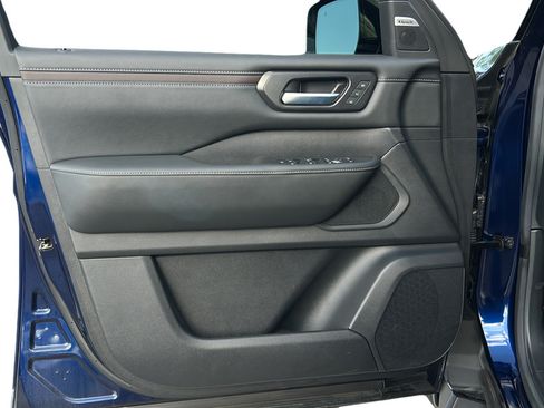 Used 2025 Nissan Armada SL w/ Captain's Chari Seat Package AWD/4WD image 12
