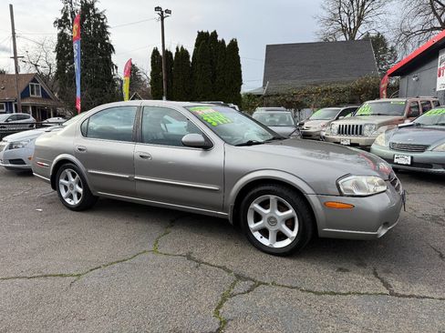 Used 2001 Nissan Maxima SE w/ (W08) Meridian Edition Pkg image 2