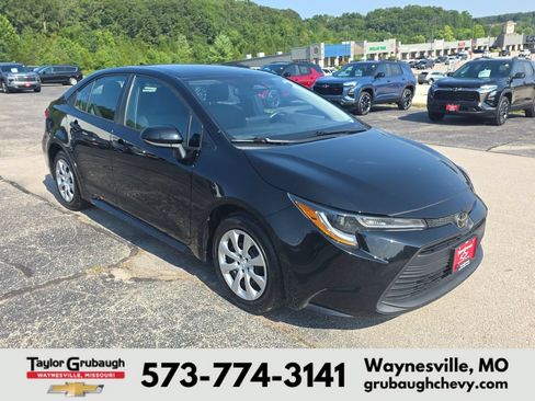 Used 2024 Toyota Corolla LE FWD image 2