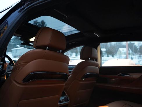 Used 2018 BMW 750i xDrive image 62